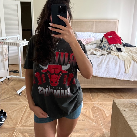 Chicago Bulls Graphic T-Shirt - Picture 1 of 3
